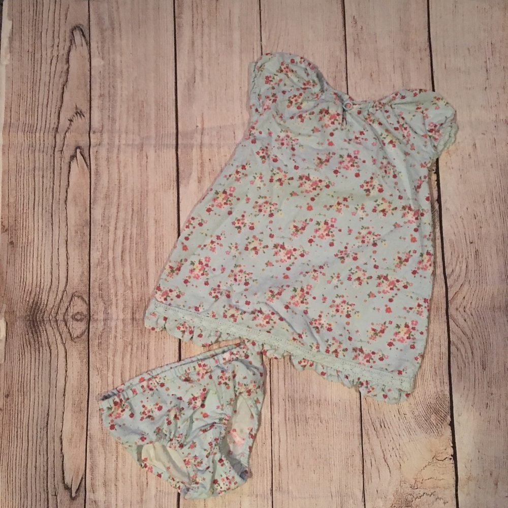 EUC Old Navy 2 pc floral set